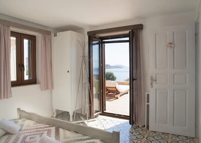 Blu Majestic * Chalki Town