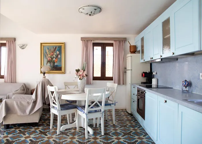 Blu Majestic * Chalki Town