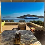 펜션 Blu Majestic Chalki Town